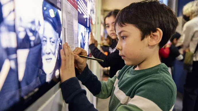 A child draws a portrait 
