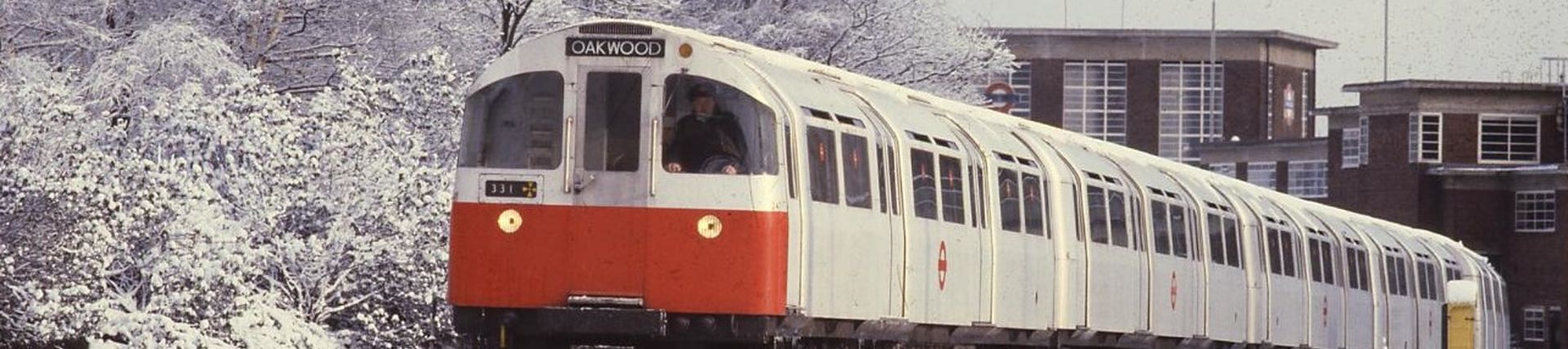 Piccadilly line 1973 stock train, 1975 